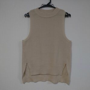 ベスト:ベージュ