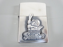 新品 未使用品 1997年製 ZIPPO ジッポ Yakult Swallows ヤクルト スワローズ 立体 メタル貼り 野球 球団 シルバー 銀 オイル ライター USA_画像2