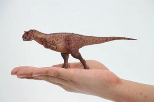 HAOLONGGOOD 1/35 サイズ カルノタウルス 22.5cm級 GRTOYS アベリサウルス科 肉食 恐竜 フィギュア 模型 プラモデル おもちゃ (ブラウン)