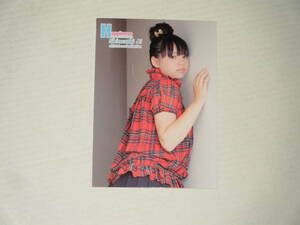 □■さくら堂(2009)/篠崎愛「Happiness」 レギュラーカード 51(チェックシャツ＆黒スカート)