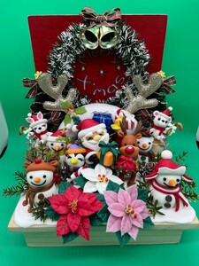 樹脂粘土　ハンドメイド〜クリスマス　サンタクロース　トナカイ　雪だるま　ポインセチア　ペンギン　しろくま　LEDライト点灯、点滅