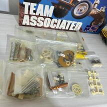 O23/TEAM ASSOCIATED RC10/オリジナル アソシ 1/10 RC10/オフロードカーキット/電動RC/バギー/ラジコン/当時物/レトロ/ヴィンテージ/未確認_画像3