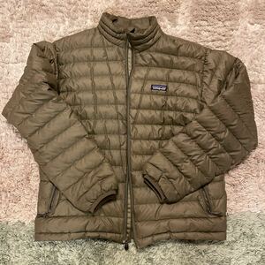 used パタゴニア patagonia ダウンジャケット　Mサイズ　アウトドア USA購入　カーキ　フードなし　RN 51884 メンズ　