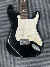 & Squier by fender スクワイア バイ フェンダー ストラトキャスター エレキギター ブラック系 中古品 動作未確認_画像2