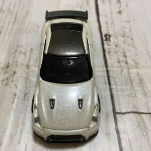トミカ 日産GT-R NISMO 本体のみ(箱なし、名前跡あり)