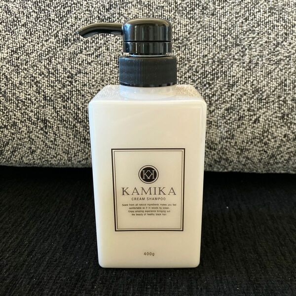 カミカ　KAMIKA 黒髪クリームシャンプー 新品　400g 1個　　おまけ　空容器3個付き