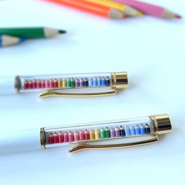 人気作品【小人の文房具】20色の虹色ミニチュア色鉛筆のボールペン　ホワイト