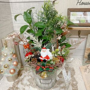 〜よっこらしょ♪森に到着サンタさん〜造花アレンジメント　フェイクグリーン　クリスマスインテリア　置物