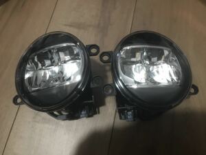 新車外しトヨタ 純正 LED フォグランプ koito 48-150 プリウス 80 ヴォクシー アクア レクサス 30 アルファード ヴェルファイア ランクル