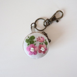 ＊刺繍のマカロンポーチ＊ピンクとイエロー＊4.5cm＊キーホルダー＊コインケース＊ハンドメイド＊