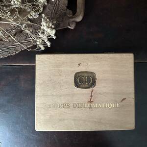 フランス蚤の市 　木味　可愛い葉巻ケース　木箱　「CORP DIPLOMATIQUE」　シャビー　インテリア　雑貨　ディスプレイ