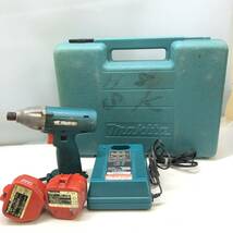 △ makita マキタ 充電式インパクトドライバ 6913D DC12V ケース付き 充電器 工具 電動 ジャンク品 △C71373_画像1