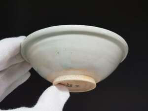 白磁「旺」銘 陰刻花紋 茶碗 時代唐物 幅約10.8cm / 宋元時代 盃 小碗 杯 盞 小鉢 茶道具 煎茶道具 酒器 唐物 人間国宝 李朝 高麗 古玩