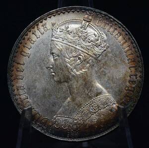 32 古銭　銀貨　1847 イギリス銀貨　ヴィクトリア女王　ゴチッククラウン銀貨　貿易銀貨 28.2g