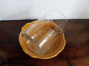 ★フランスブロカント Pichon ピションの渦巻き小皿とブルブール温泉スパグラスのセット