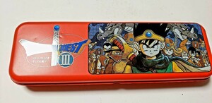 DRAGON QUEST Ⅲ　ドラゴンクエストⅢ 缶ペンケース定規2本付き！ ファミコンソフト 筆箱 アニメ 文具 ダイ ファミコン　現状渡し！