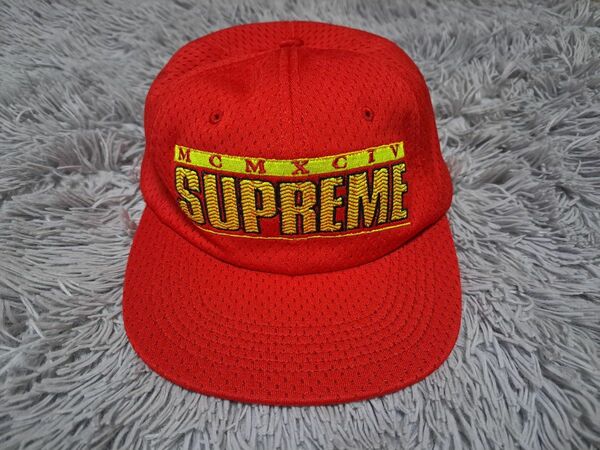 SUPREME☆キャップ ロゴシール付き