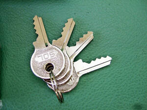 送料無料　南京錠　SOL　鍵のみ１本　複数可　同一鍵　40ｍｍ　No.2500の4334のキーです　同一キー　シリンダーキー