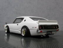 Maisto 1/24 日産スカイライン 2000GT-R (KPGC110) ケンメリ ホワイト カスタム改 ワタナベ 金_画像3