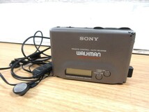 2J3-4「1円～ SONY ソニー ウォークマン WM-F702」ジャンク WALKMAN 現状 ベタ付き有 カセットプレーヤー _画像1