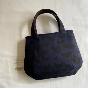 ハンドメイド　ちょっとそこまで♪お散歩バッグ　ぷっくりまあるいタックバッグmina perhonen anone-anone navy　ミナペルホネン