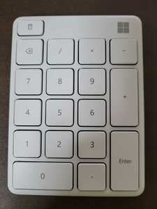 Microsoft マイクロソフト 1969 Bluetooth テンキー ナンバー パッド　 Number Pad 23O-00018　中古美品