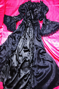 光沢 サテン ナイロン つるつる生地 ゴシック調 フリル ロング ドレス 黒 大きいサイズ