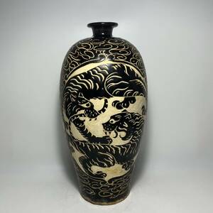 中国美術　磁州窯　刻双虎紋大梅瓶　時代物　H３３cm