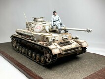 ・完成品・ ドラゴン 1/35 ドイツ Ⅳ号戦車 G型 冬迷彩仕様 戦車兵フィギュア付　　4号戦_画像9