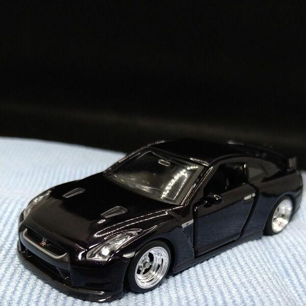 トミカ ニッサンGT-R (1/61)2008 ドアミラー付精密車両