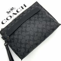 【良品】 COACH コーチ シグネチャー セカンドバッグ クラッチバッグ PVC レザー 革 ブラック グレー ストラップ ロゴ メンズ 大容量 金具_画像1