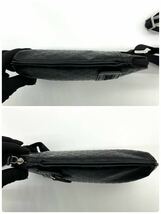 【極美品】 アルマーニ ショルダーバッグ サコッシュ クロスバック 肩がけ 斜めがけ イーグル エンボス レザー 革 ARMANI メンズ ブラック_画像5