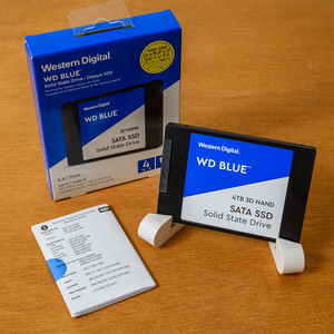 中古美品 Western Digital WD BLUE 3D NAND SATA SSD 4TB WDS400T2B0A 00SM50 ウェスタン・デジタル