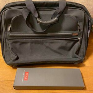 TUMI ビジネスバッグ　トゥミ　small expandable carry-on ショルダーストラップ新品付き