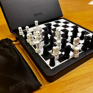 Hugo Boss チェス版と駒 景品　マグネット