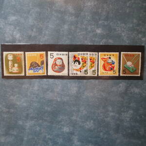 状態良好 !! 1955～1960 年用で発行とした「年賀切手」の 6種7枚の未使用切手 セット品