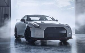 日産 GT-R NISMO R35 US仕様 Bホワイトパール 2015年 ニッサン NISSAN 壁紙ポスター 特大ワイド版921×576mm （はがせるシール式） 024W1