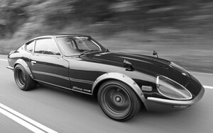 Art hand Auction Famous Car Nissan Fairlady 240ZG 1971 Monochrome Painting Style Wallpaper Poster Extra Large Wide Version 921 x 576mm (Peelable Sticker Type) 002W1, Automobile related goods, By car manufacturer, nissan