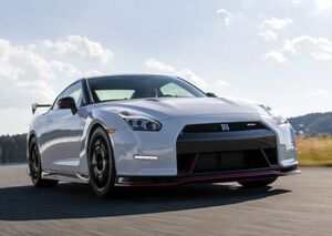 日産 GT-R NISMO R35 Bホワイトパール 2014年 ニッサン NISSAN 壁紙ポスター 特大A1版830×585mm （はがせるシール式） 003A1