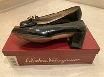 フェラガモ　パンプス　SALVATORE FERRAGAMO サイズ6B 23.5 クロ　エナメル_画像3