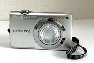 【W-124】　Nikon COOLPIX S3000 ★ニコン クールピクス　コンパクトデジタルカメラ シルバー　使用説明書付き　【ジャンク】