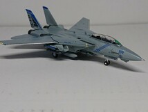 1/200 ガリバー F-14Bトムキャット アメリカ海軍 第143戦闘攻撃飛行隊 ピューキン・ドッグス 2003 AG100_画像4