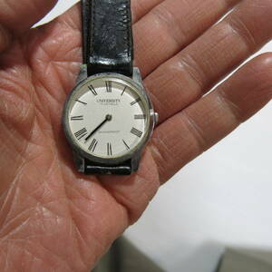 昭和レトロ　手巻　腕時計　UNIVERSITY　17石　動きます　2針　長さ3cm重さ27g　古道具やi (アイ)