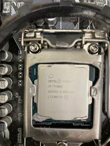 Intel Core i7-7700K crucial 2X8G ASUS PRIME B250M-A