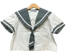 to_7402 九州方面 中学 高校 タイ付き グレー襟 指定セーラー服 サイズ L程度 　制服_画像1