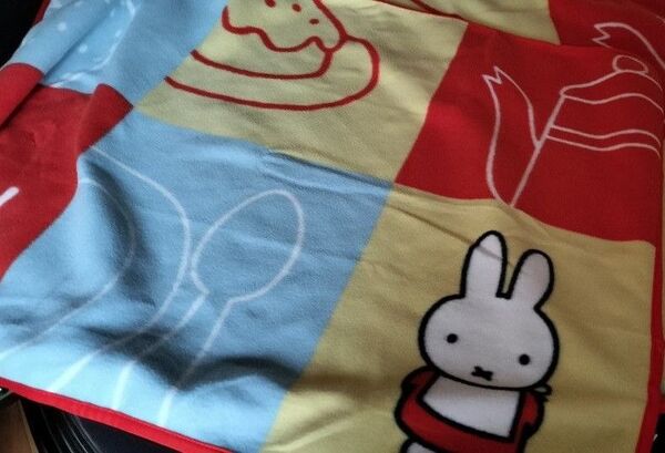 新品同様 ミッフィーちゃん ひざ掛け 1枚 ブランケット 在庫あります