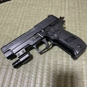 東京マルイ　ガスブローバック SIG P226 レーザーサイト付き　