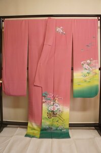 Art hand Auction Kimono de manga larga con estampado de carrito de flores pintado a mano de color rosa de seda pura, talla L [F14694], moda, kimono de mujer, kimono, Quimono de manga larga