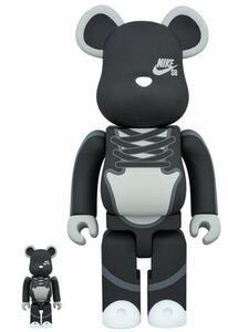 BE@RBRICK NIKE SB BLACK 100％ & 400％