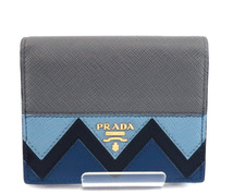 未使用 プラダ 二つ折り財布 サフィアーノ コンパクトウォレット 1MV204 グレー系 ブルー ブラック ゴールド金具 PRADA /32884_画像1